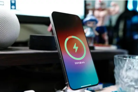 右江苹果15换屏服务分享用什么充电器给iPhone15充电更好 